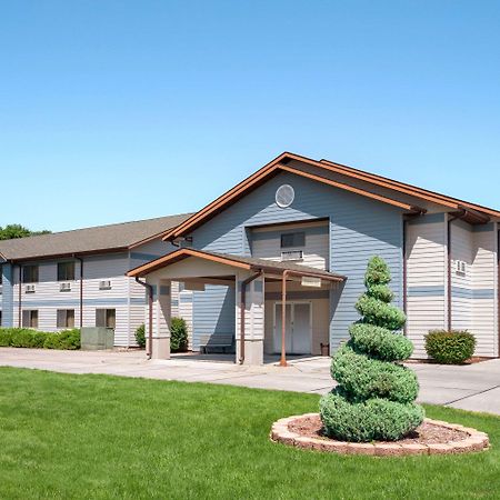 Travelodge By Wyndham Morrill Exteriér fotografie