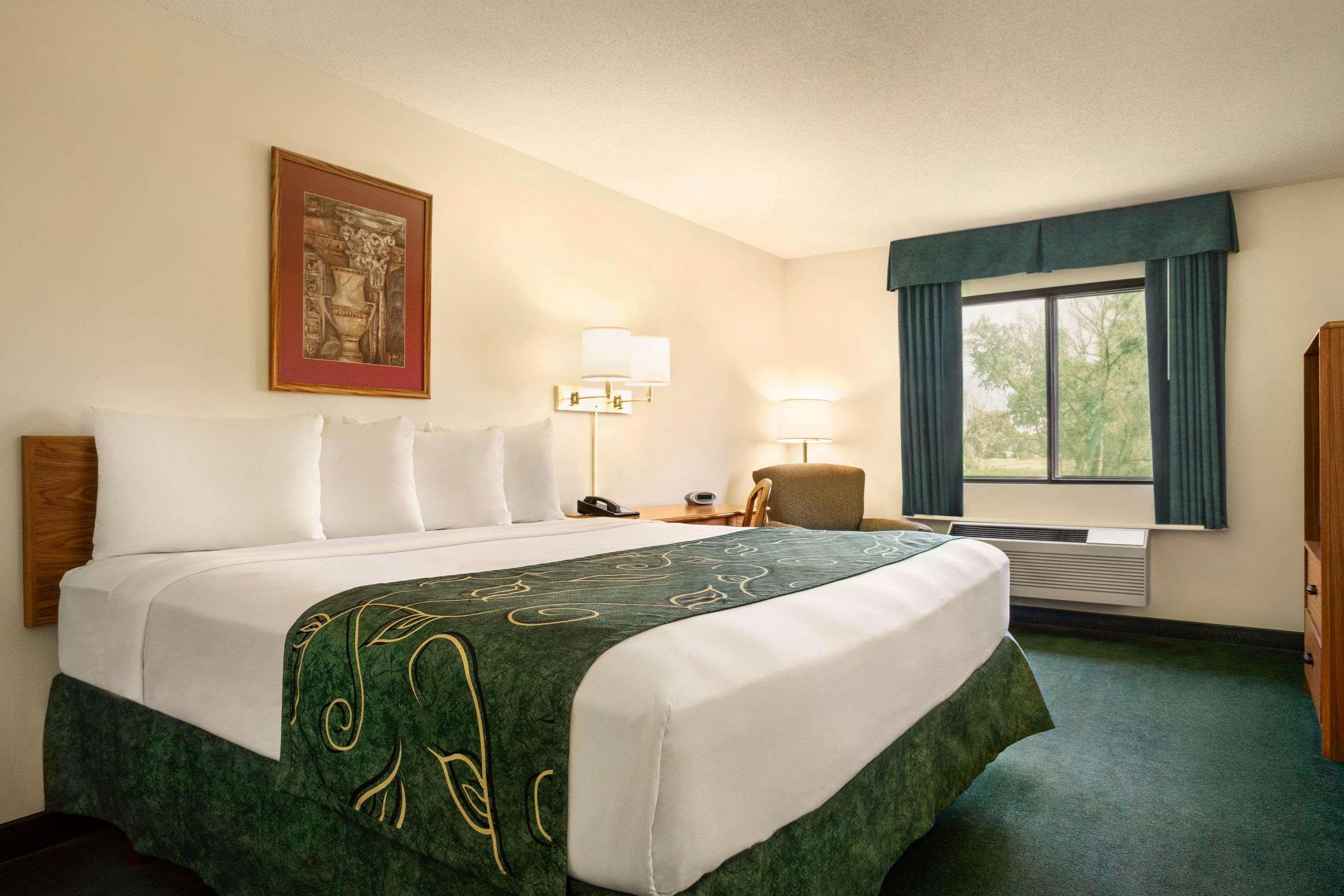 Travelodge By Wyndham Morrill Exteriér fotografie