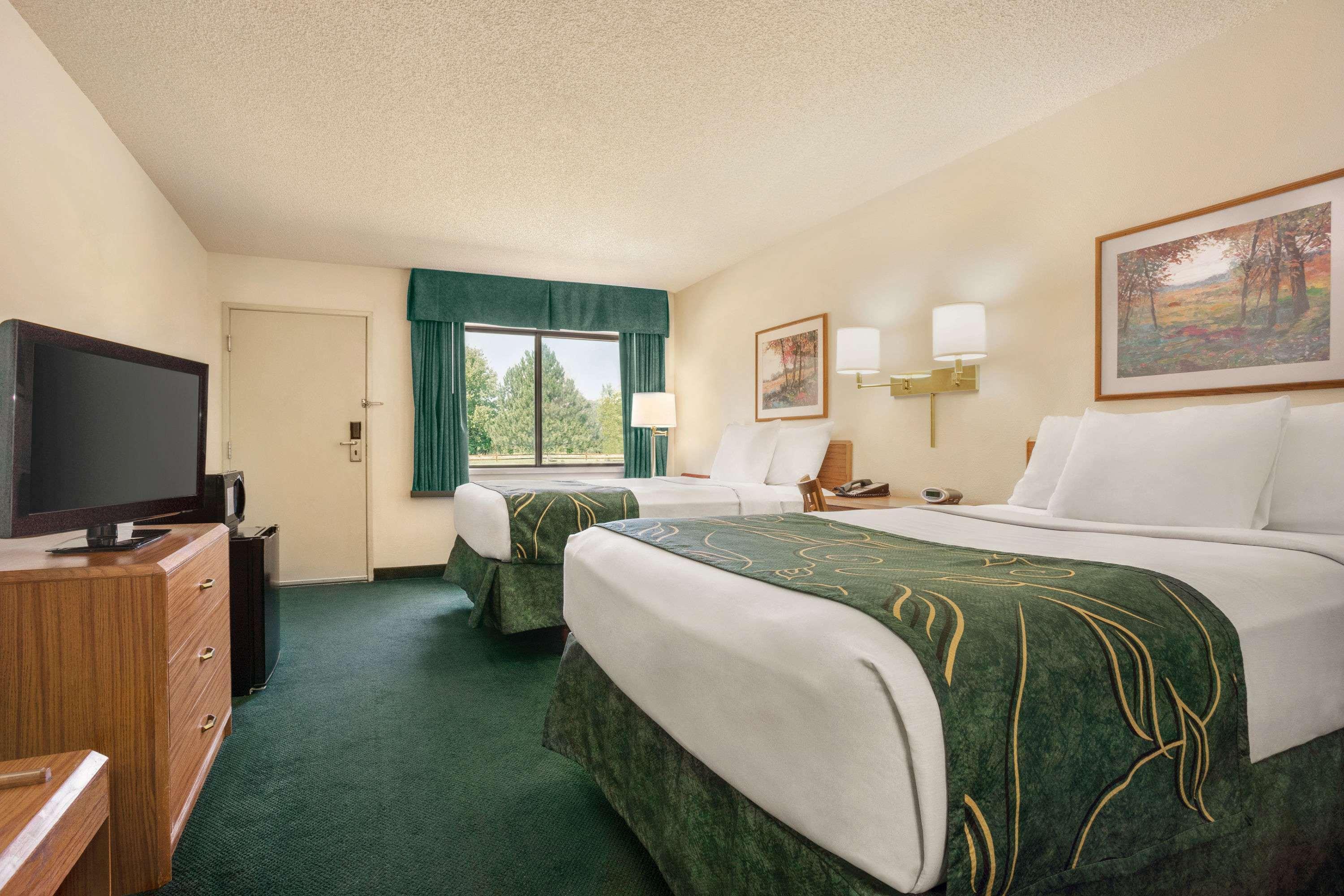 Travelodge By Wyndham Morrill Exteriér fotografie