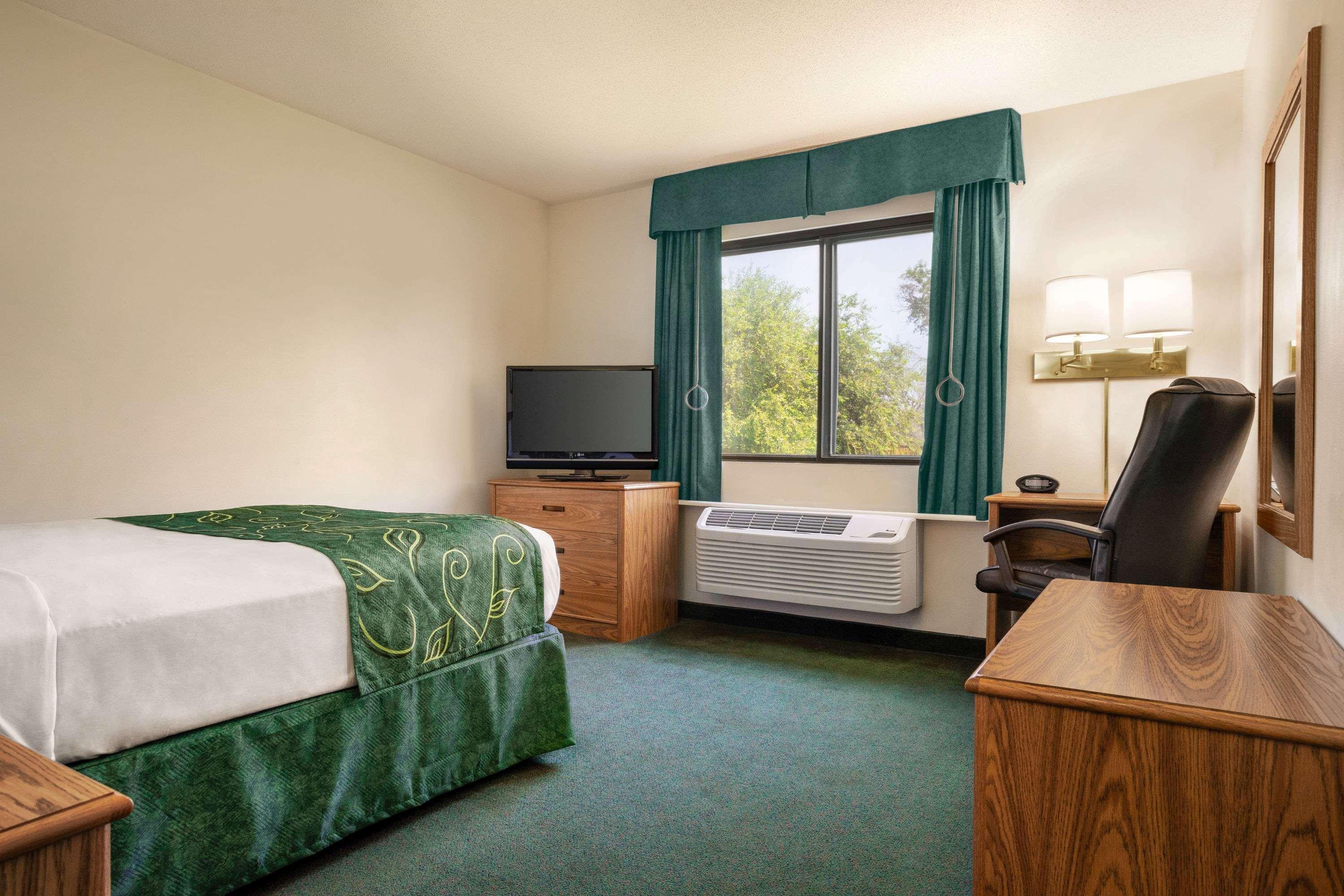 Travelodge By Wyndham Morrill Exteriér fotografie
